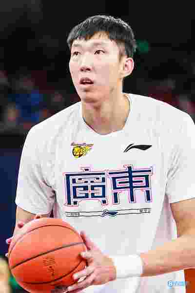 CBA明星球员社交媒体动态：互动热潮