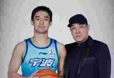 CBA明星球员受伤，球队需寻找替代